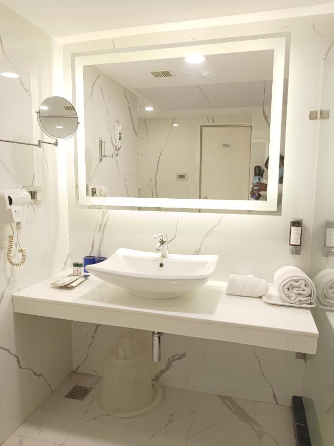 Fortune Murali Park Hotel Vijayawāda Extérieur photo