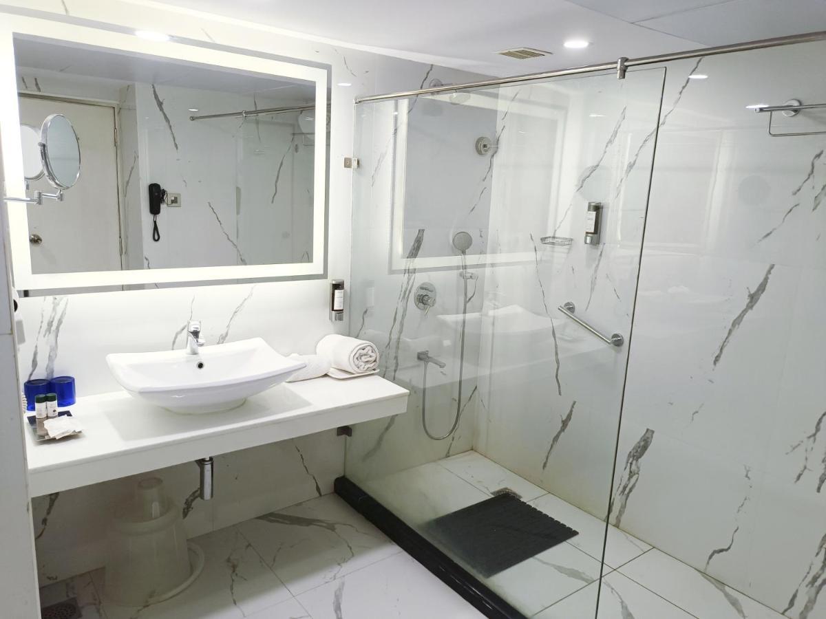 Fortune Murali Park Hotel Vijayawāda Extérieur photo