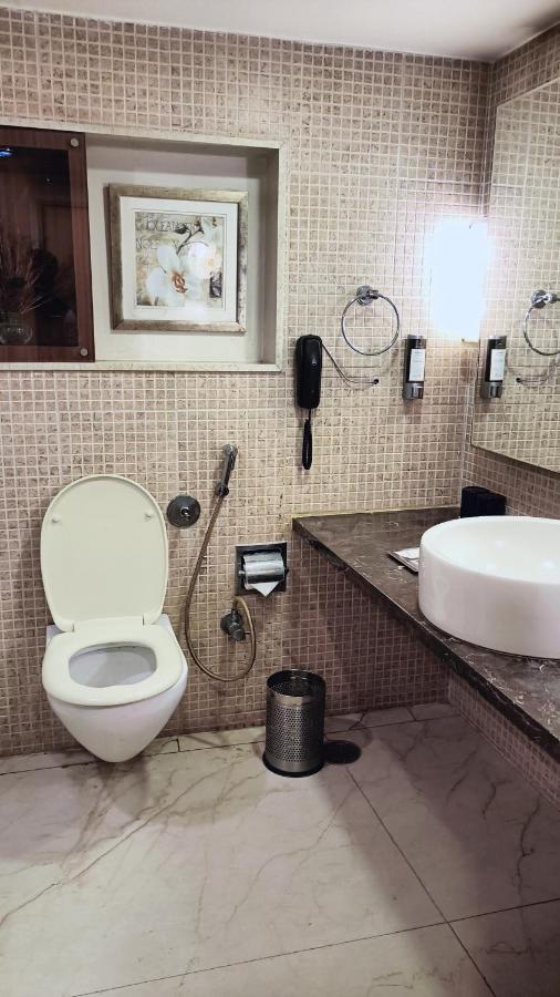 Fortune Murali Park Hotel Vijayawāda Extérieur photo