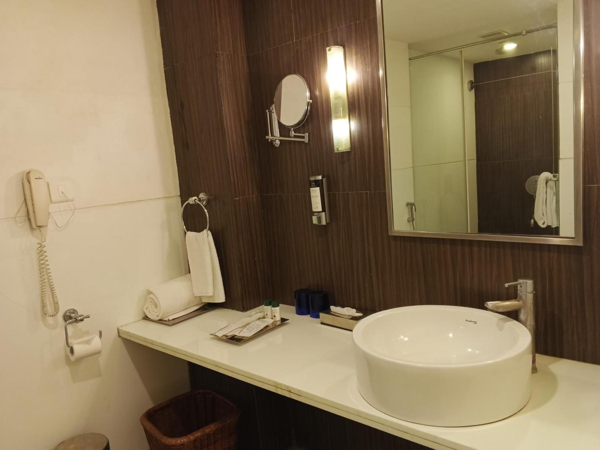 Fortune Murali Park Hotel Vijayawāda Extérieur photo