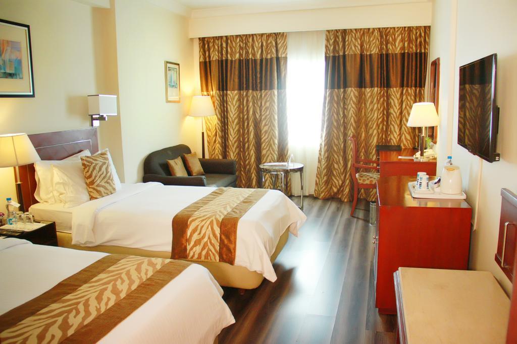 Fortune Murali Park Hotel Vijayawāda Extérieur photo